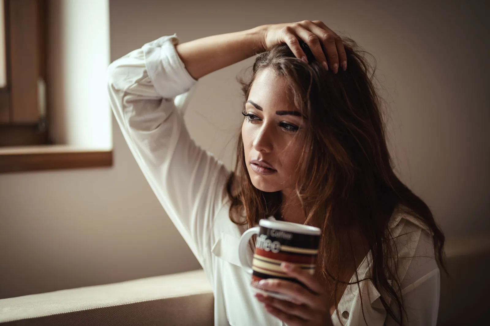 woman-analyzing-hair-in-mirror